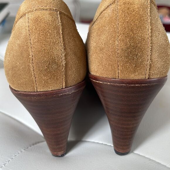 Super cute suede Michael Kors wedge. - Picture 5 of 6